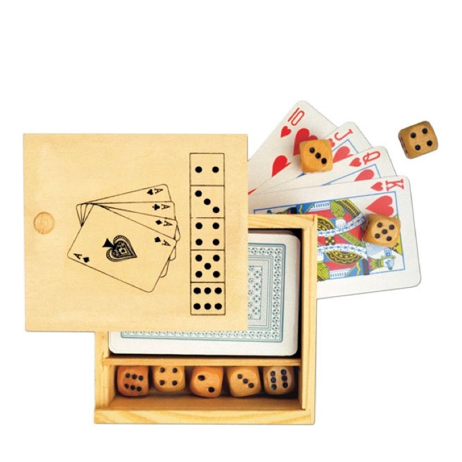 Set de juegos personalizado en caja de madera con logo Casino color madera vista de impresión