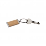 Llavero de bambú con forma rectangular y carcasa de metal color madera séptima vista