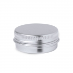 Bálsamo vegano para labios de vainilla con caja metálica FPS 10 Balm color plateado primera vista