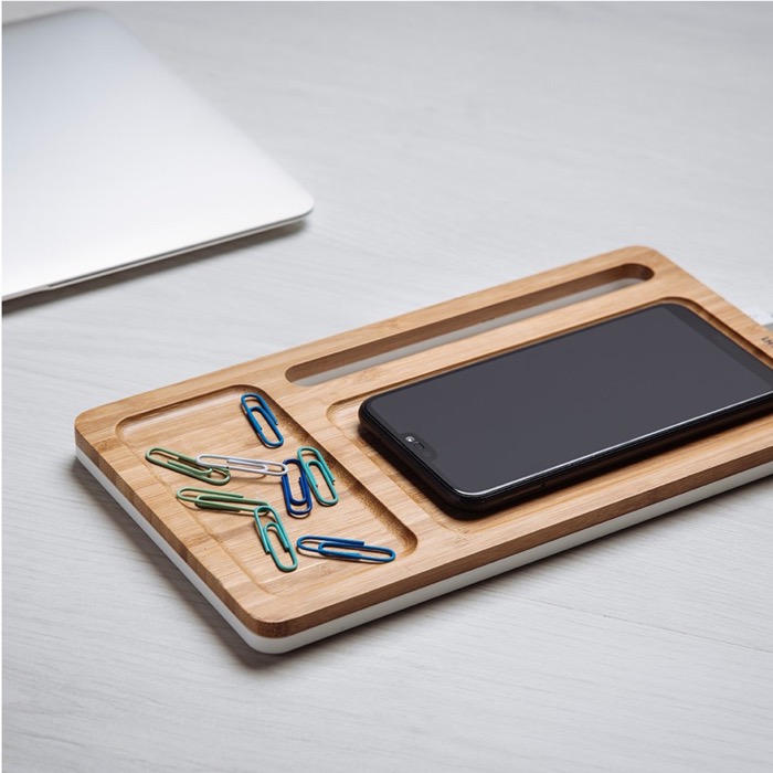 Set de sobremesa de bambú con cargador inalámbrico Bamboo Tidy Set de sobremesa de bambú con cargador inalámbrico Bamboo Tidy
