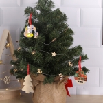 Adorno con diseño de árbol de Navidad hecho de madera Navideño Tree vista de ambiente