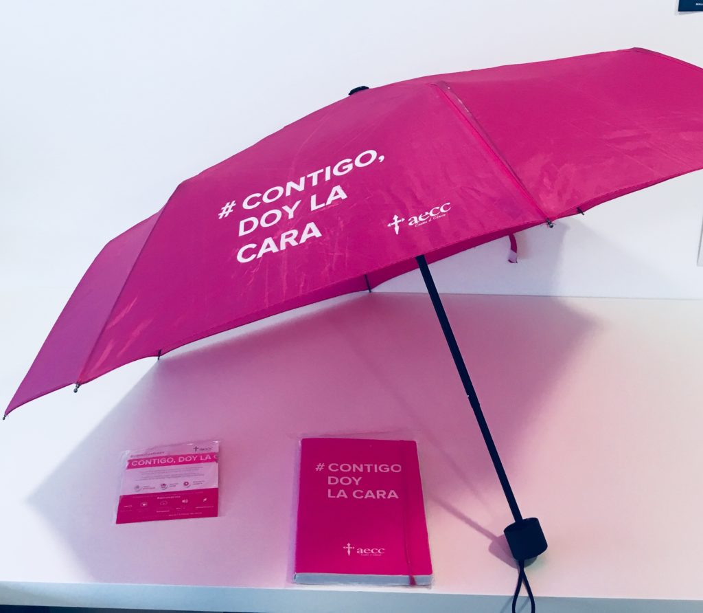 Paraguas y otros regalos de publicidad AECC