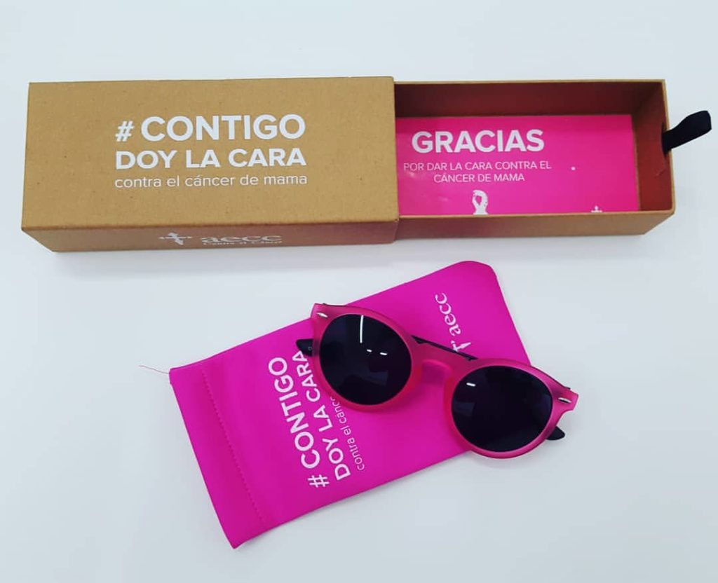 gafas publicitarias de las asociación contra el cancer