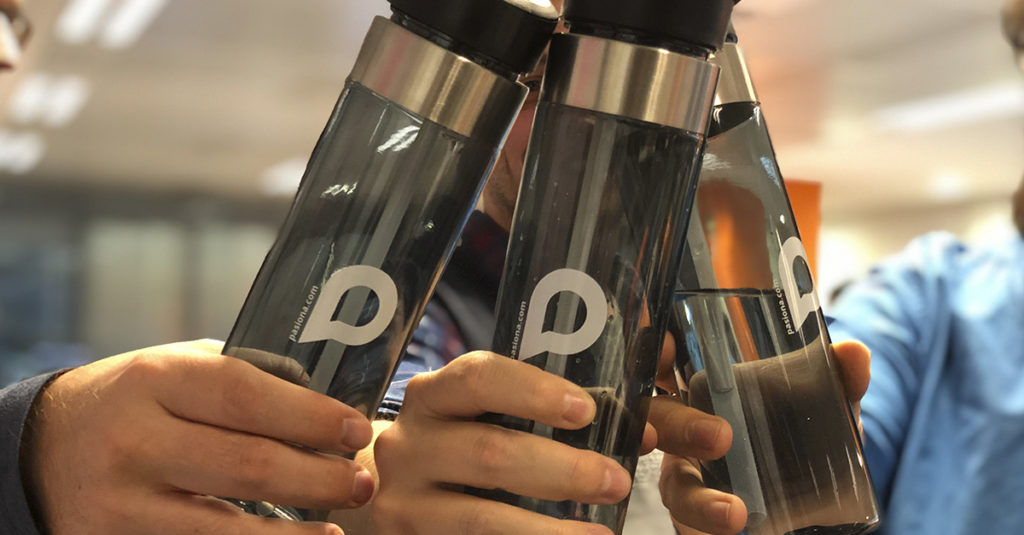 La botella personalizada Pasiona: una campaña de éxito con regalos promocionales