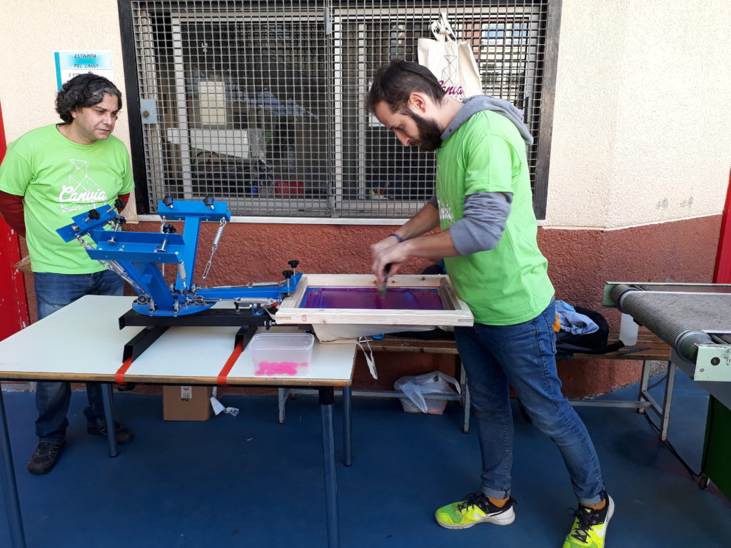 Por qué la serigrafía de regalos publicitarios sigue siendo una técnica tan popular