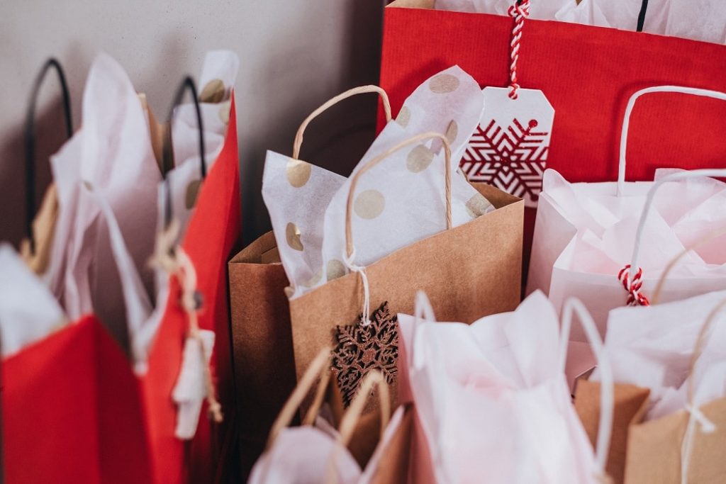 bolsas con regalos agradecimiento empleados