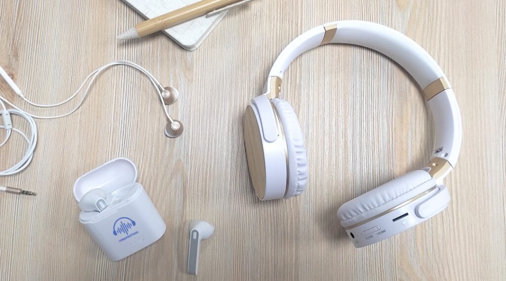 Auriculares y cascos con logotipo