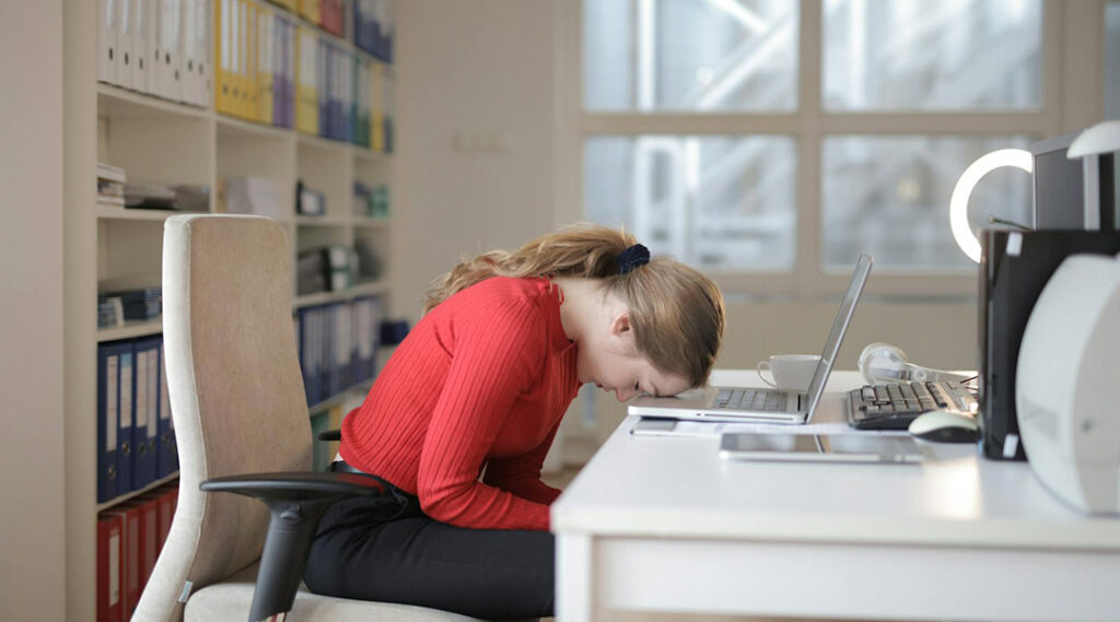 Efectos negativos del micromanagement: burnout y estrés