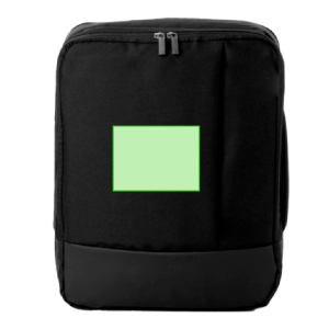 En el frontal de la mochila