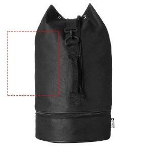 a la izquierda del mango