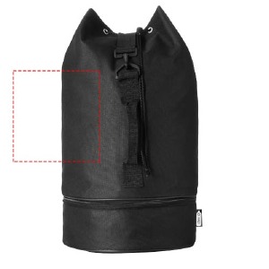 a la izquierda del mango