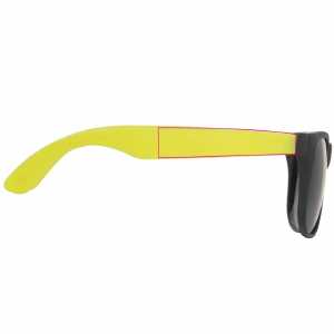 1 cm de la bisagra derecha