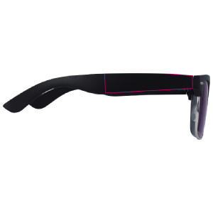 1 cm de la bisagra izquierda