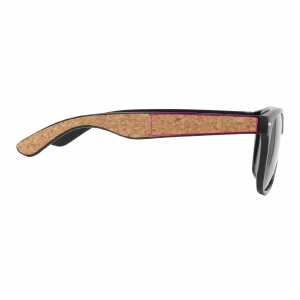 1 cm de la bisagra derecha