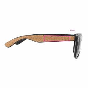 1 cm de la bisagra derecha