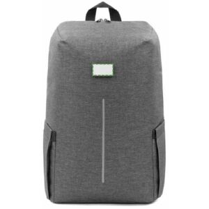 En la placa de metal