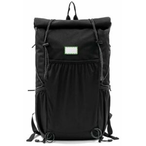 En la placa de metal