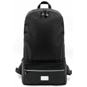 En la placa de metal