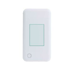 En el lateral blanco