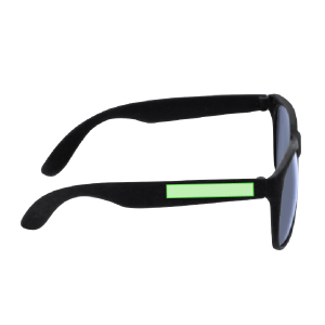 En la patilla derecha