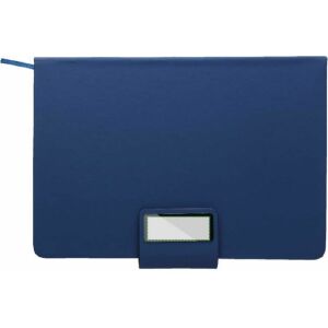 En la placa de metal