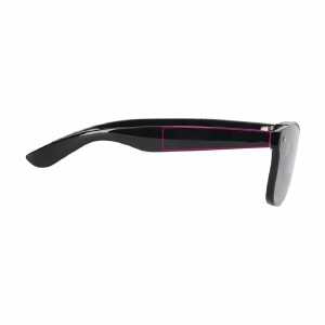 1 cm de la bisagra derecha