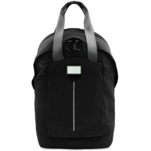 En la placa de metal