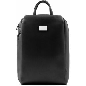 En la placa de metal