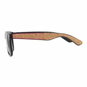 1 cm de la bisagra derecha