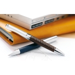 Nuestro bolígrafo más exclusivo para regalar tinta negra Class A color negro vista bodegón