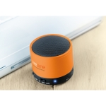 Altavoz personalizado con bluetooth circular de colores Soul color naranja quinta vista bodegón 2