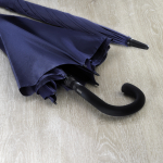 Paraguas resistente al viento con apertura automática Ø102 Twister color azul vista bodegón