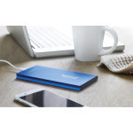 Batería externa personalizada en aluminio de 8.000 mAh Powercard Extra color azul real vista bodegón principal