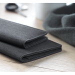 Cartera con espacio para llevar el pasaporte Monedero SaveKeep color negro vista bodegón