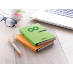 Set con libreta de papel reciclado, adhesivos y bolígrafo EcoSet color verde vista bodegón principal