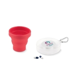 Llavero con vaso plegable y pastillero con mosquetón MediCup color rojo vista principal tercera vista
