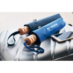 Paraguas plegable para empresas con asa de transporte Ø99 Reciclo Fold color azul real vista bodegón principal