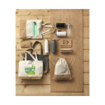 Botella publicitaria de acero con tapón de corcho 590ml Avenue Park color blanco imagen de estilo de vida