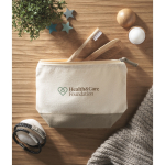 Neceseres personalizados de algodón 340 g/m2 Promenade color gris topo segunda vista bodegón principal