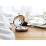 Espejo con logotipo acabado en corcho y de forma circular Corkstyle vista bodegón