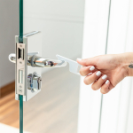 Llavero higiénico antibacteriano y anticontacto con logotipo