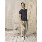 Camisetas publicitarias de algodón orgánico de 200 g/m2 Elevate NXT color azul oscuro imagen de estilo de vida