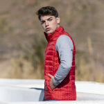 Chalecos publicitarios ligeros cortavientos de poliéster MKT Belsan vista de ambiente