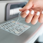 Llaveros higiénicos sin contacto personalizados con logo Secure color transparente