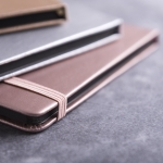 Cuadernos publicitarios con acabado metalizado A5 hojas lisas Metallic segunda vista