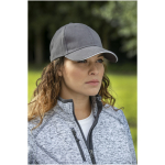 Gorra personalizada de 6 paneles y algodón de 260 g/m2 con hebilla color gris oscuro imagen de estilo de vida