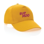 Gorras bordadas de algodón reciclado de 190 g/m2 con visera curva Eco color amarillo oscuro vista con logo