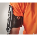 Brazalete deportivo para el móvil fabricado en neopreno Colors Plus color negro vista fotografía cuarta vista