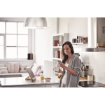 Soporte con logo grabado plegable para tablet o móvil en bambú Bamboo color madera vista bodegón