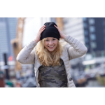 Gorros de invierno eco con parche con logotipo y diseño Clásico Eco color negro vista de ambiente 3